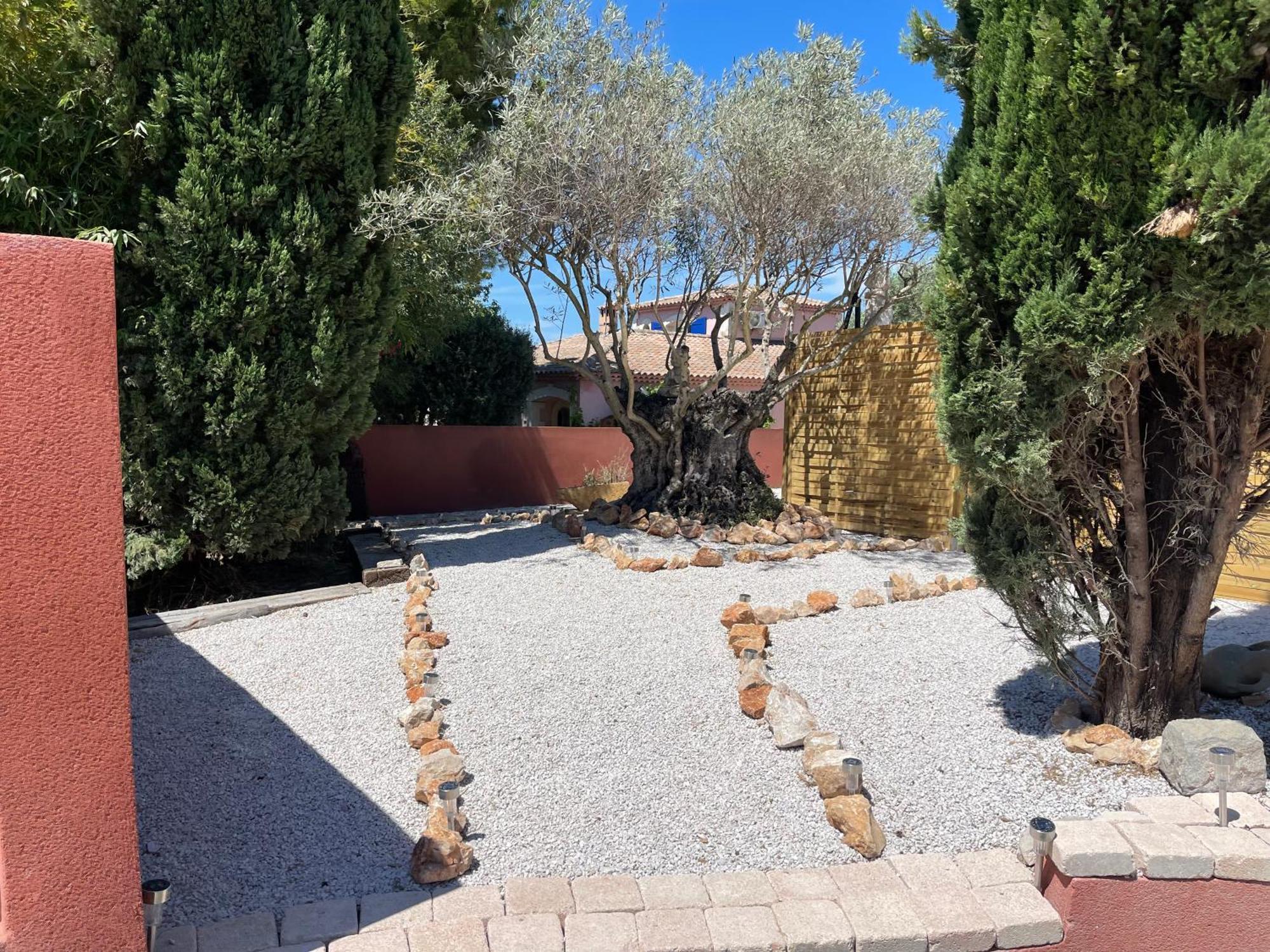 La Casa Bella Aparthotel Gignac-la-Nerthe Екстериор снимка