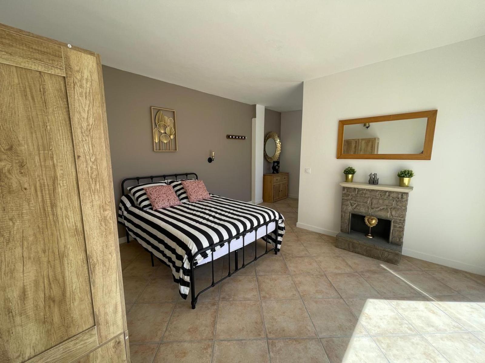 La Casa Bella Aparthotel Gignac-la-Nerthe Екстериор снимка
