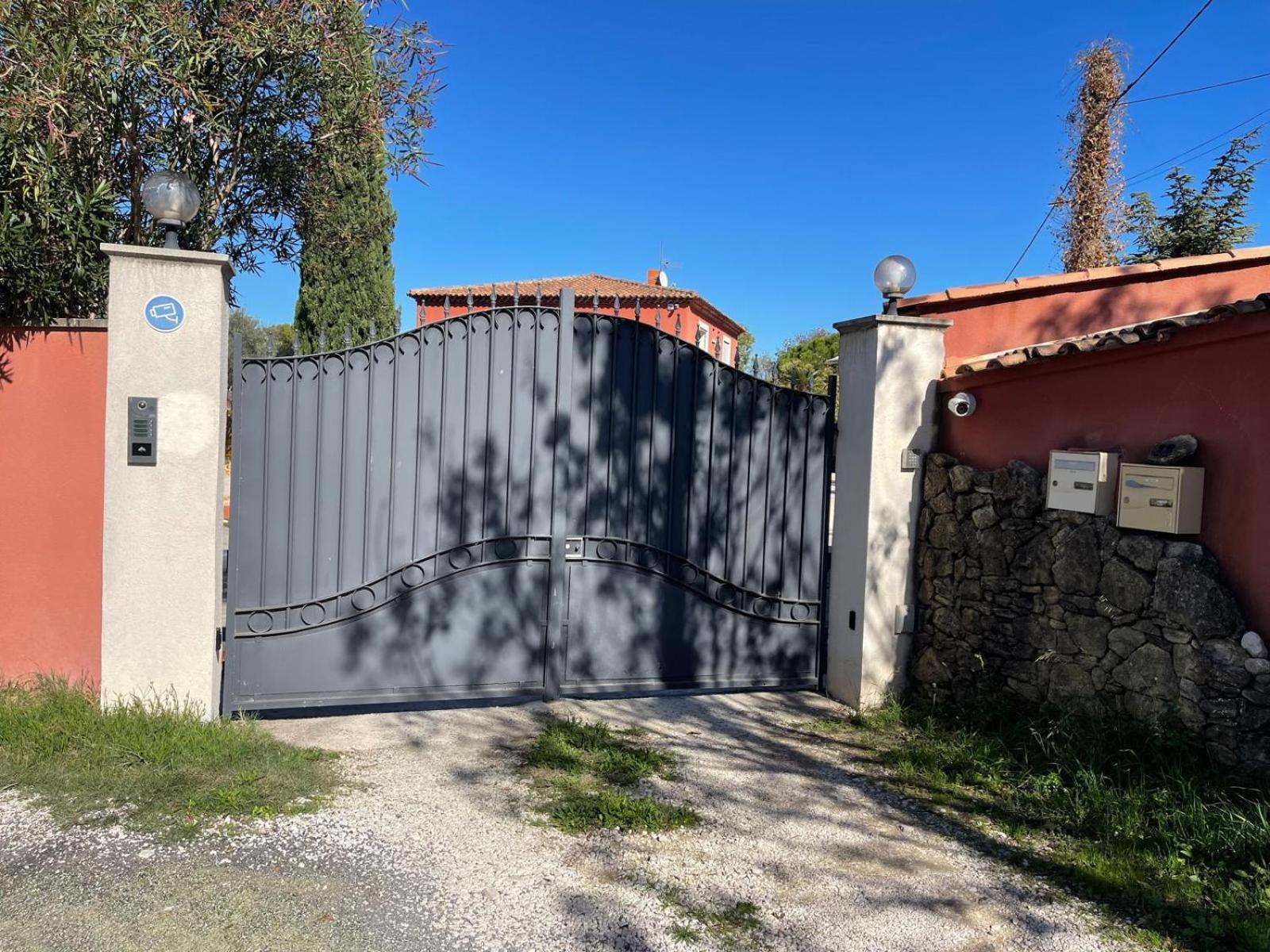La Casa Bella Aparthotel Gignac-la-Nerthe Екстериор снимка