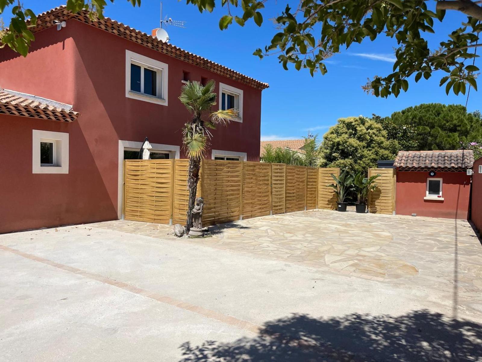La Casa Bella Aparthotel Gignac-la-Nerthe Екстериор снимка