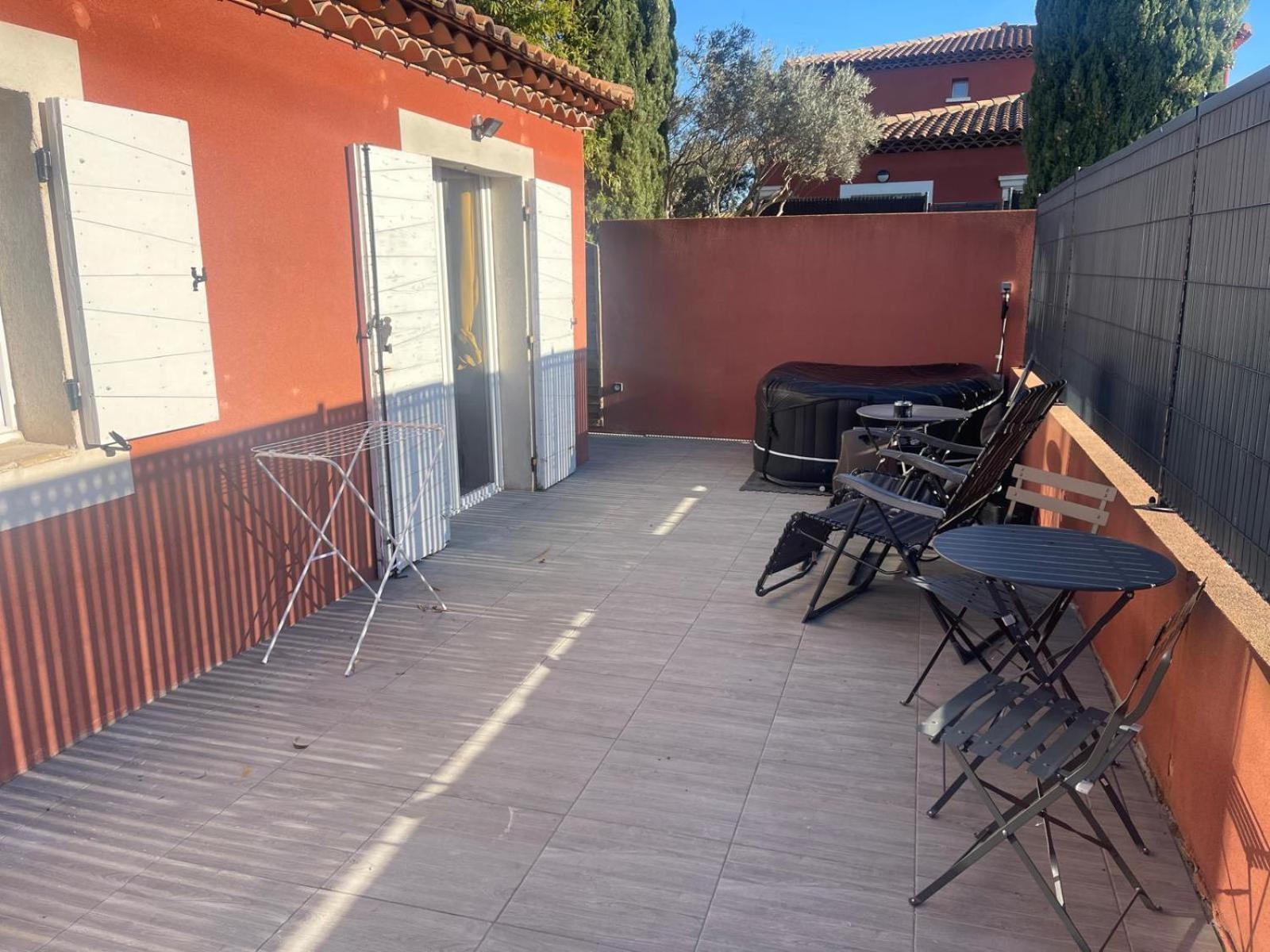 La Casa Bella Aparthotel Gignac-la-Nerthe Екстериор снимка